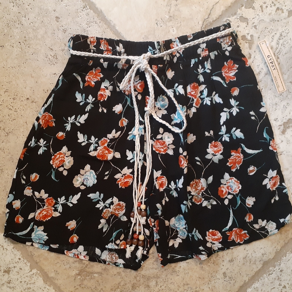 NWT GYPSY black boots floral flowy shorts w/belt S M